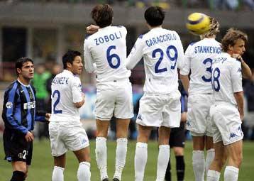 Περίπατος της Ουντινέζε επί της Λάτσιο, νίκες για Ίντερ και Ρόμα