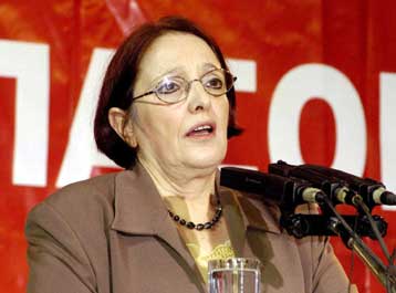 Επικριτική η Αλέκα Παπαρήγα για τους χειρισμούς της ΕΕ στις Βρυξέλλες