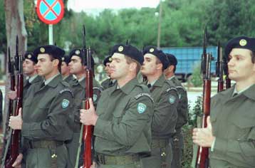 Αλλάζει το καθεστώς των υπηρεσιών των Επαγγελματιών Οπλιτών