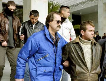 Προφυλακιστέοι οι δύο δράστες της λεωφορειοπειρατείας