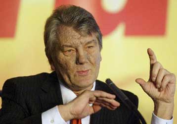 Τηλεοπτική μονομαχία Γιανούκοβιτς-Γιουστσένκο εν όψει των εκλογών της 26ης Δεκεμβρίου