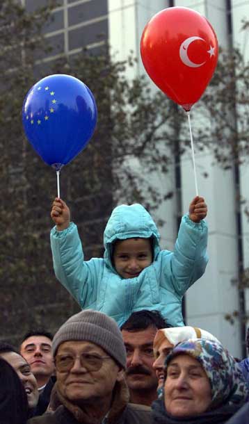 Το δύσκολο «ναι» της ΕΕ στην Αγκυρα