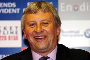 Ο Στράχαν αρνήθηκε την πρόταση της Πόρτσμουθ να καθίσει στον πάγκο της