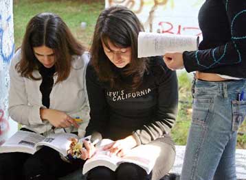 Στις 135.000 οι υποψήφιοι των πανελλαδικών εξετάσεων του 2005