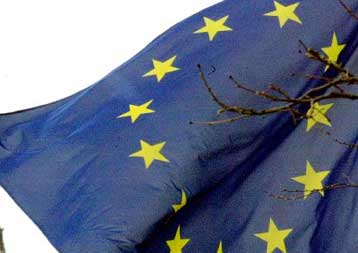 Η Ουγγαρία επικυρώνει θριαμβευτικά τη Συνταγματική Συνθήκη της ΕΕ μέσω Κοινοβουλίου