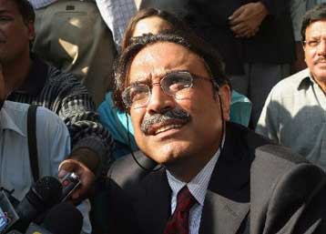 Συνελήφθη εκ νέου ο σύζυγος της Μπεναζίρ Μπούτο με εντολή της πακιστανικής Δικαιοσύνης