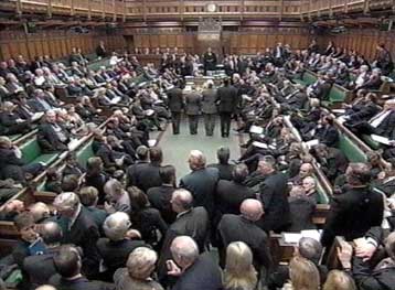 Η βρετανική κυβέρνηση κέρδισε την πρώτη μάχη για τις ταυτότητες