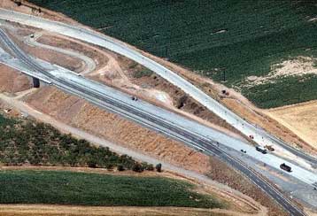 Σε ιδιώτες παραχωρείται από το 2005 η εκμετάλλευση των διοδίων του οδικού άξονα ΠΑΘΕ