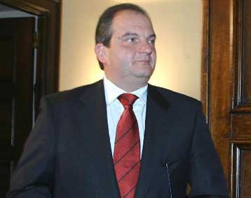 Το θέμα του Ακροπόλ φέρνει στο προσκήνιο η εξαγγελθείσα μεταστέγαση του ΥΠΠΟ