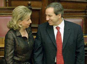 Σε υψηλούς τόνους συνεχίζεται η συζήτηση του προϋπολογισμού στη Βουλή την Τρίτη