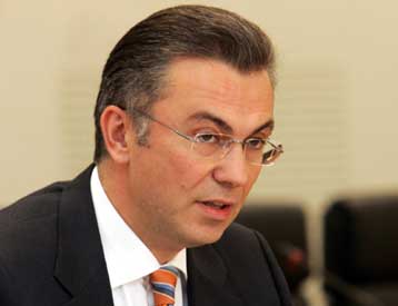 Ευέλικτη η κυβέρνηση και με το σημερινό (μεγάλο) σχήμα δηλώνει ο Θ.Ρουσόπουλος