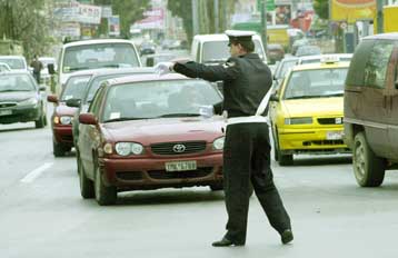 Σε εφαρμογή από την Τετάρτη τα μέτρα της Τροχαίας για την έξοδο των Χριστουγέννων