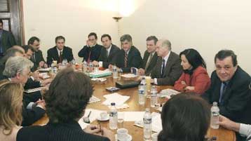 Αντιπερισπασμός της κυβέρνησης η κατάθεση του ν/σ για το βασικό μέτοχο, λέει το ΠΑΣΟΚ