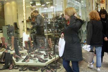 Πάταξη παρεμπορίου και ποσοστώσεις στις κινεζικές εισαγωγές ζητούν έμποροι και βιοτέχνες