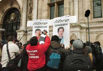 Υποδοχή ηρώων αναμένει στο Παρίσι τους δημοσιογράφους Μαλμπρινό και Σεσνό