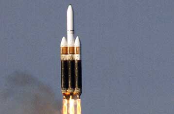 Γιγάντιος πύραυλος Boeing ολοκλήρωσε την παρθενική του αποστολή