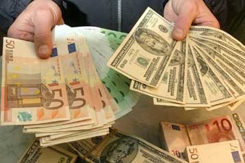 Νέο ρεκόρ του ευρώ έναντι του δολαρίου