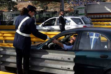 Κορυφώνεται η έξοδος των Αθηναίων για τις γιορτές των Χριστουγέννων