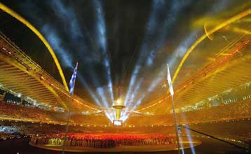 Αισιόδοξοι για καλύτερες μέρες το 2005 οι Έλληνες στο κλείσιμο της χρονιάς