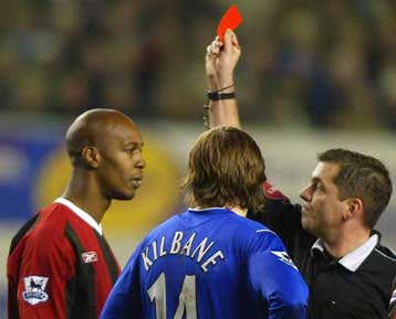 Πρωταθλήτρια Χειμώνα η Τσέλσι στην Αγγλία, επεισόδιο Ρούνι-Χαΐμ στο «Ολντ Τράφορντ»