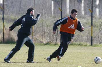 Αμφίβολη η συμμετοχή των Εγκωμίτη, Μαλαδένη στο ντέρμπι με τον Παναθηναϊκό