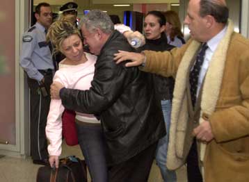 Σε εξέλιξη οι προσπάθειες για τον εντοπισμό 27 Ελλήνων τουριστών στην Ασία