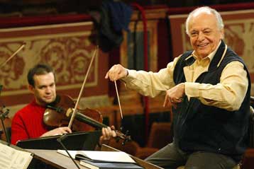 Δεκάδες εκατομμύρια τηλεθατές θα καλωσορίσουν το 2005 με τη Φιλαρμονική της Βιέννης