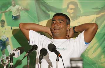 Με φιλικό μεταξύ Βάσκο ντα Γκάμα και Φλαμένγκο σκοπεύει να πει «αντίο» ο Ρομάριο