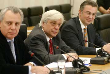 Ενστάσεις για το νομοσχέδιο περί βασικού μετόχου από Κομισιόν και ΕΣΡ