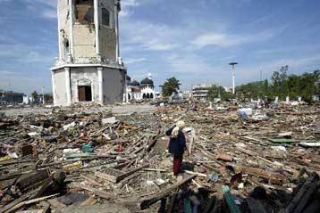 Πάνω από 10 δισ. ευρώ οι ζημιές στη ΝΑ Ασία από τα καταστροφικά τσουνάμι