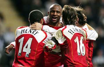 Ο Βιεϊρά έδωσε τους τρεις βαθμούς στην Αρσεναλ μέσα στο «Σεν Τζέιμς Παρκ»