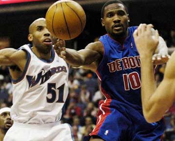 Με ένα καλάθι διαφορά η νίκη του Ντιτρόιτ επί τον Ουίζαρντς