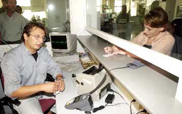 Πενήντα αλλαγές στη φορολογία φέρνει το 2005