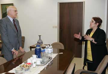 Μεγαλύτερη βοήθεια από την ΕΕ στα θύματα του σεισμού στη ΝΑ Ασία ζήτησε η Αλ.Παπαρήγα