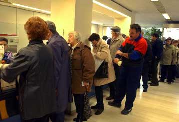 Στο 30% του ΑΕΠ σκαρφαλώνει ο δανεισμός των νοικοκυριών