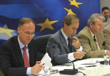 Πέντε προκλήσεις για την ελληνική οικονομία το 2005