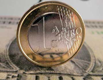 «Αντίο» με νέο ρεκόρ και κέρδη 8% λέει το ευρώ στο 2004