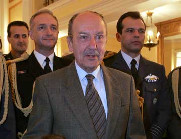 Παραπομπή του θέματος των ορίων των χωρικών υδάτων στη Χάγη συστήνει ο Κ.Στεφανόπουλος