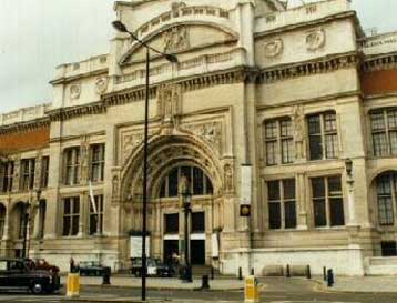 Κλοπές αντικειμένων από το Victoriα & Albert Museum αποκαλύπτουν τα Βρετανικά Αρχεία