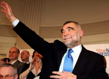 Νικητής του πρώτου γύρου των προεδρικών εκλογών στην Κροατία ο Στίπε Μέσιτς