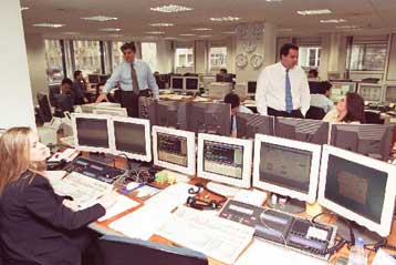 Την Τρίτη ξεκινά το πρόγραμμα δανεισμού του ελληνικού Δημοσίου για το 2005