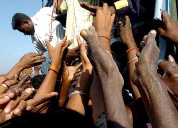 Ξεπερνά το 1 εκατ. ευρώ η συνολική αξία της ελληνικής βοήθειας στη ΝΑ Ασία