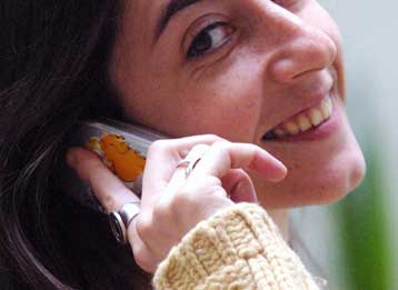 Ραγδαία αύξηση στην ανταλλαγή ευχών μέσω κινητών τηλεφώνων τις ημέρες των γιορτών