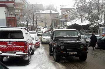 Με προβλήματα η κυκλοφορία στην περιοχή της Θεσσαλονίκης λόγω χιονοπτώσεων