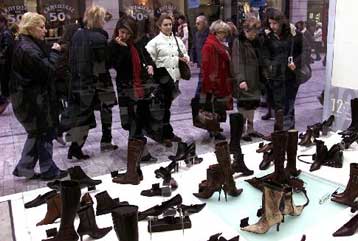 Αύξηση 6,8% των λιανικών πωλήσεων στο δεκάμηνο του 2004