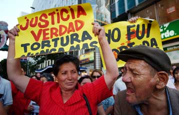 Στο εδώλιο της δικαιοσύνης δέκα μέλη της μυστικής αστυνομίας του Πινοτσέτ