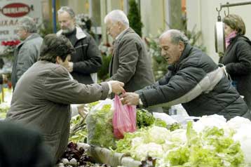 Προβλήματα νομιμότητας βρήκε το ΣτΕ στο ΠΔ για τις άδειες υπαίθριου εμπορίου