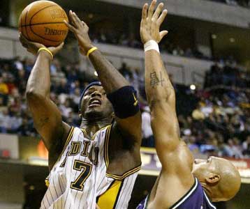 Με την υπογραφή του Ζερμέιν Ο Νιλ η νίκη των Πέισερς κόντρα στους Μιλγουόκι Μπακς