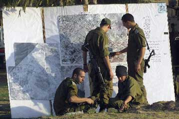 Δώδεκα Ισραηλινοί στρατιώτες τραυματίστηκαν από ρίψη πυρών όλμων στη Γάζα