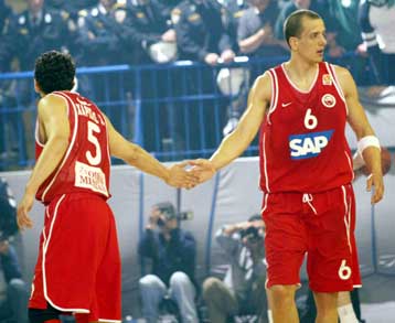 Επιστρέφει στο λιμάνι ο Γκόρενς, υπέγραψε την Τετάρτη όπως και ο Γκούλιας